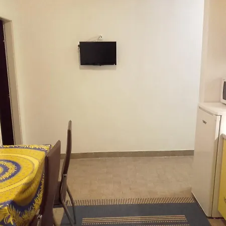 The Modern Equipped Holiday Is Located In An House. Διαμέρισμα