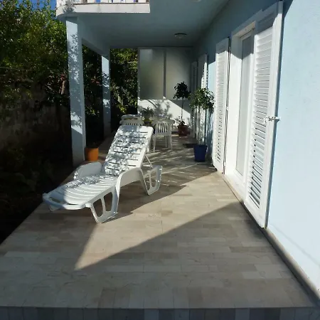 The Modern Equipped Holiday Is Located In An House. Διαμέρισμα *